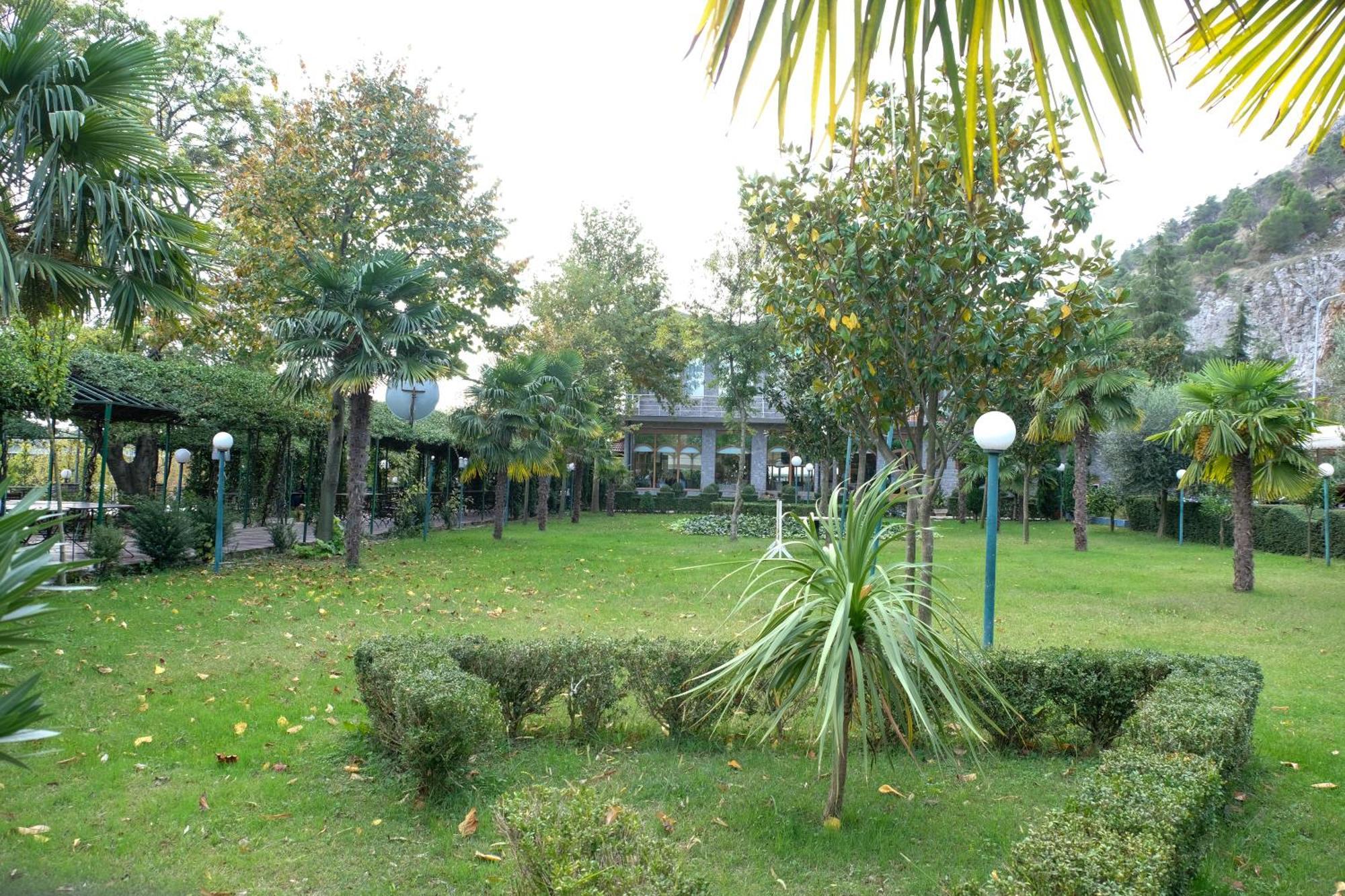 Buna Park Hotel Shkoder Ngoại thất bức ảnh