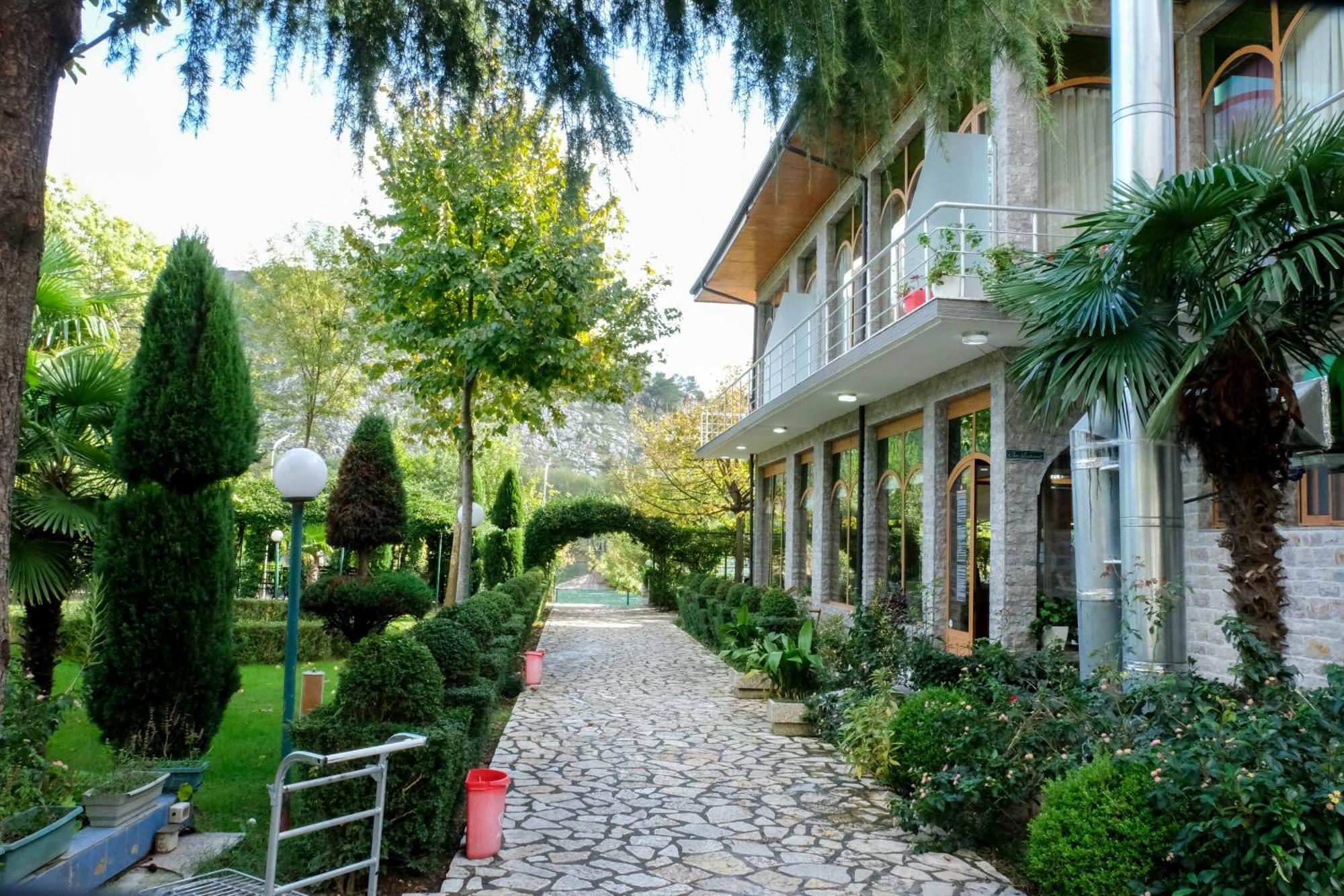 Buna Park Hotel Shkoder Ngoại thất bức ảnh