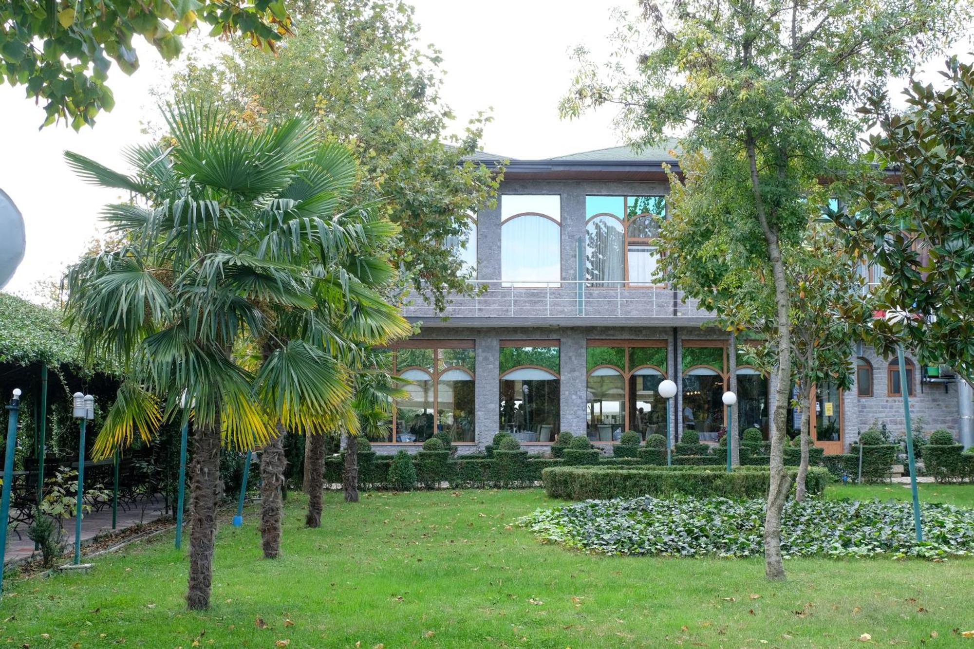 Buna Park Hotel Shkoder Ngoại thất bức ảnh