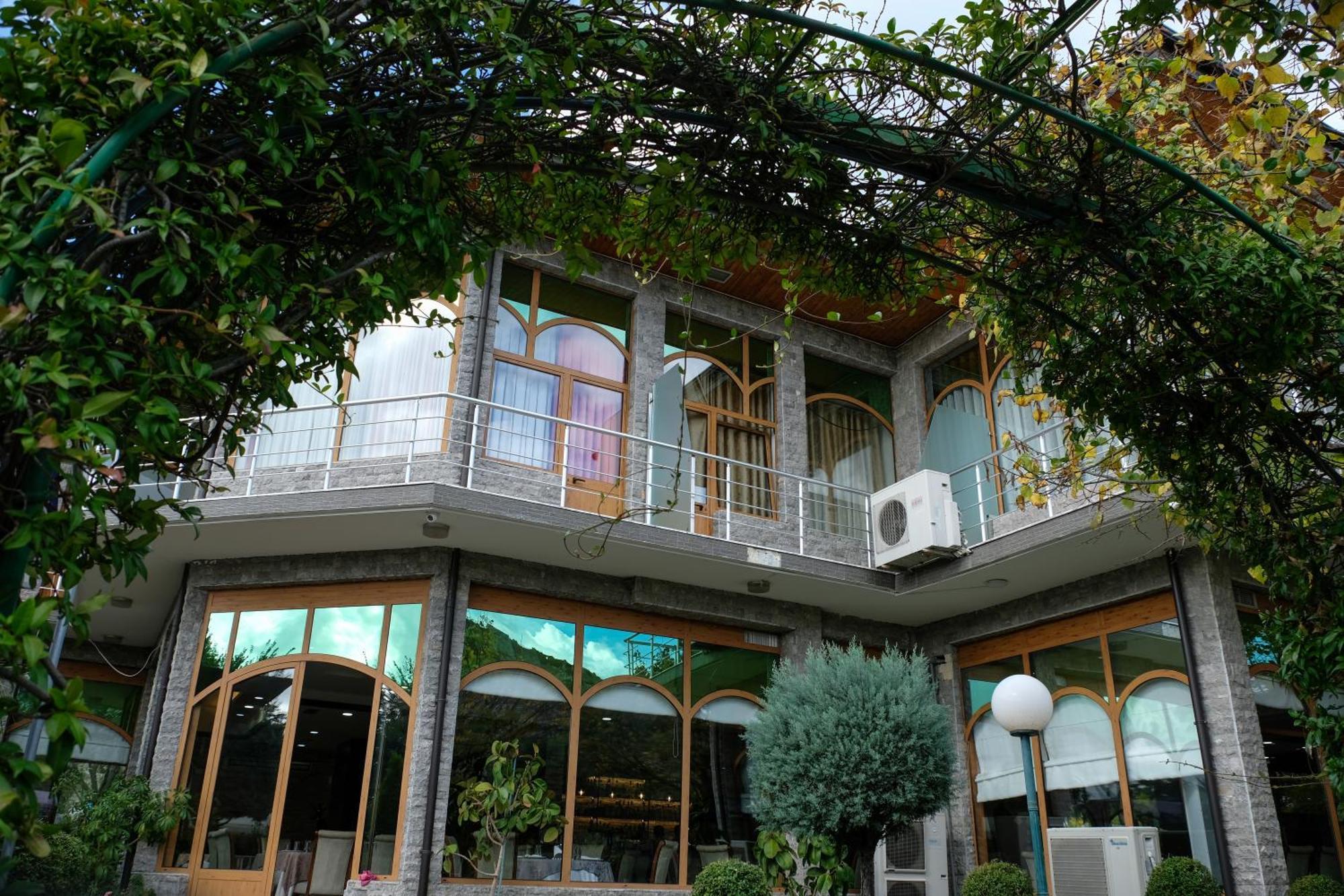 Buna Park Hotel Shkoder Ngoại thất bức ảnh