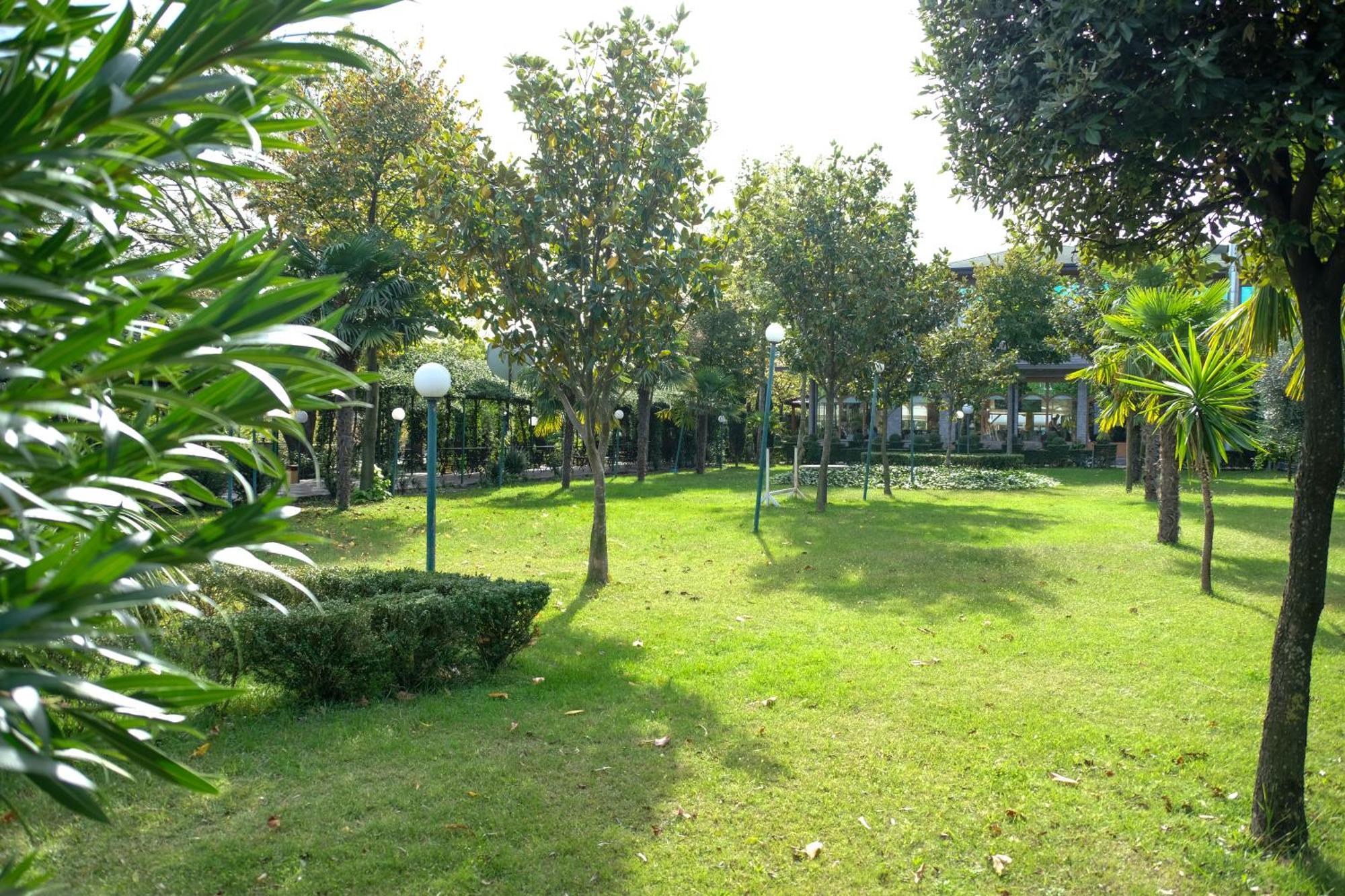 Buna Park Hotel Shkoder Ngoại thất bức ảnh