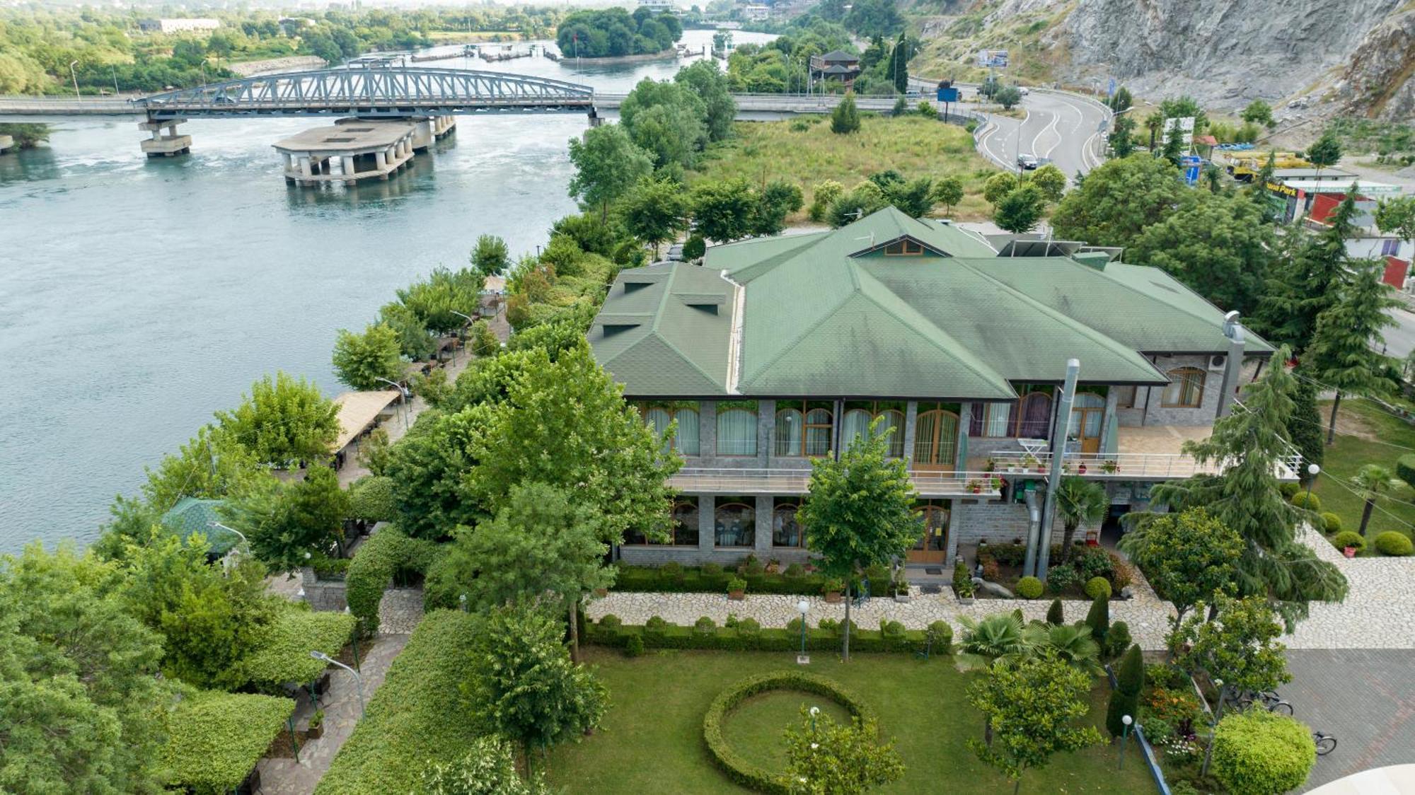 Buna Park Hotel Shkoder Ngoại thất bức ảnh