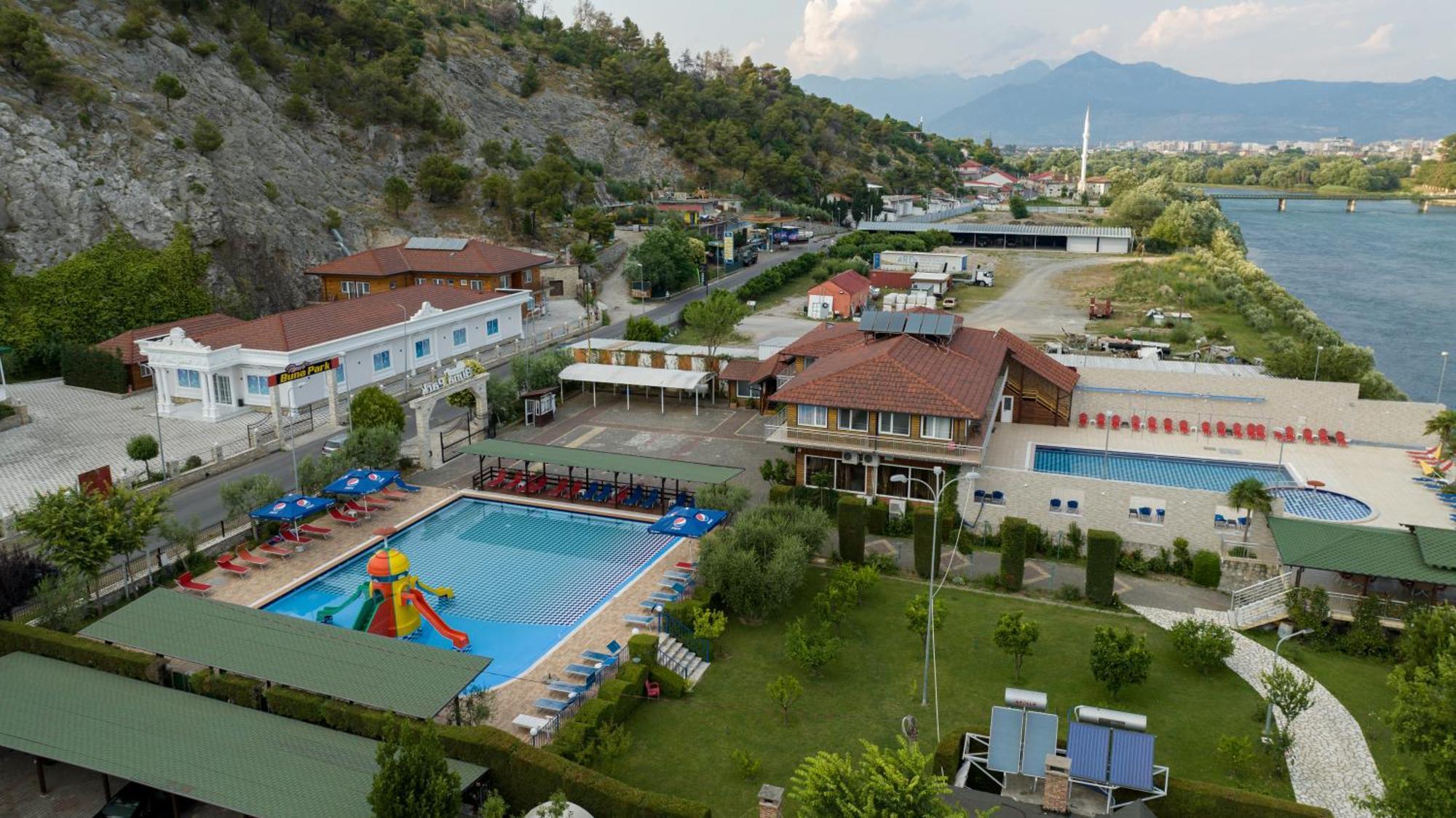 Buna Park Hotel Shkoder Ngoại thất bức ảnh