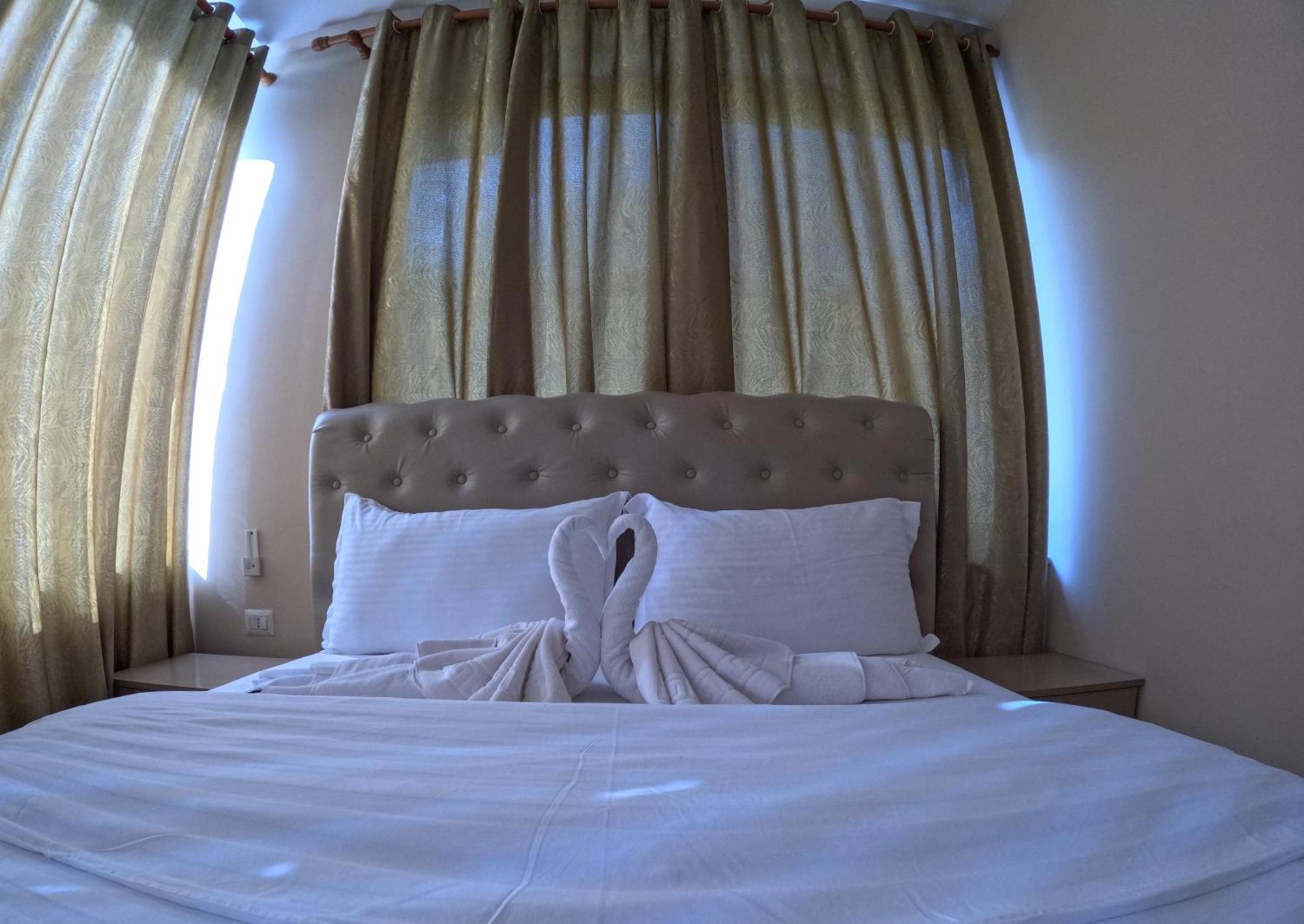 Buna Park Hotel Shkoder Ngoại thất bức ảnh