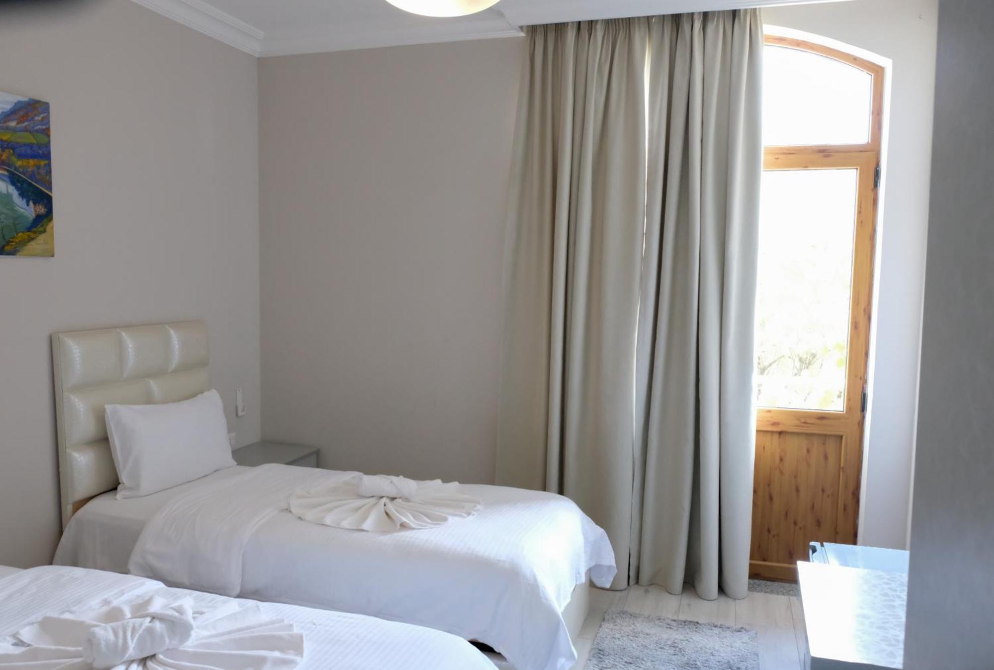 Buna Park Hotel Shkoder Ngoại thất bức ảnh