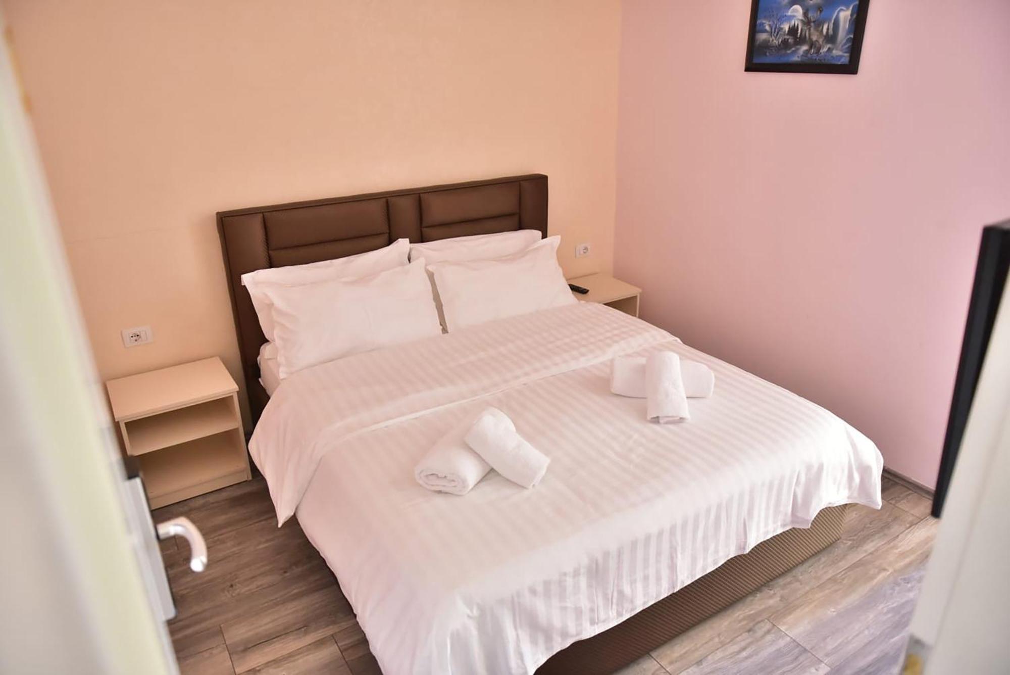 Buna Park Hotel Shkoder Ngoại thất bức ảnh